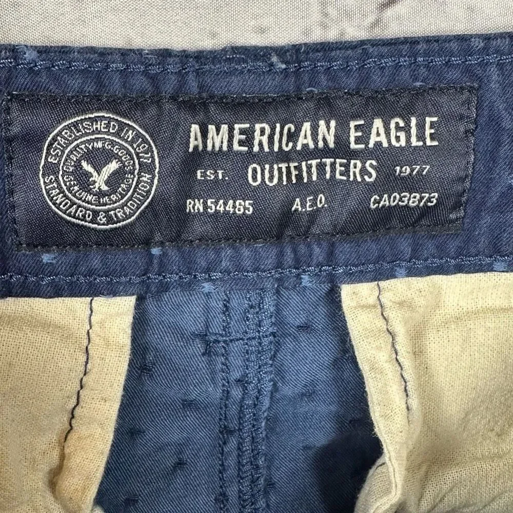 American Eagle Men’s Shorts Flat Front Prep Navy Blue Embroidered Dots 28
